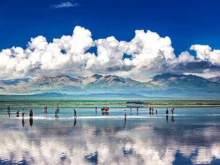 آشنایی با دریاچه نمک چاکا ،زیباترین دریاچه در چین آشنایی با دریاچه نمک چاکا ،زیباترین دریاچه در چین